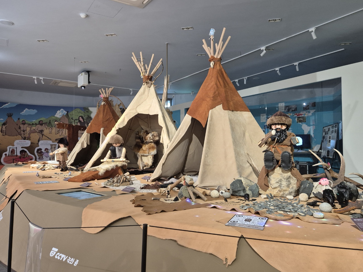 특별기획전- 석기이력서_가죽을 다루는 도구들0