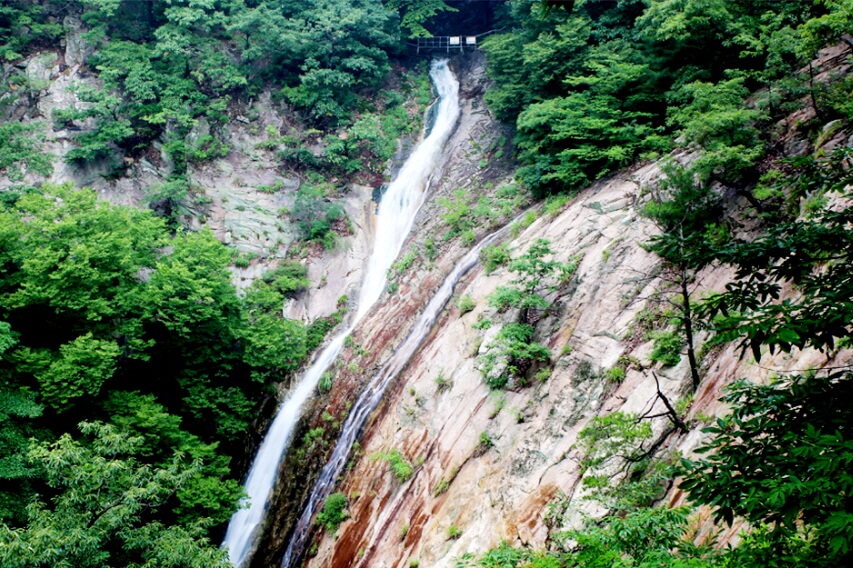 東鶴寺の隠仙瀑布(滝)