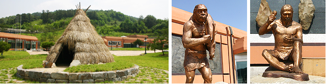 석장리박물관의 유적지(움막)사진과 과거 선사인들의 동상 사진
